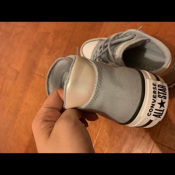 NWOT Women’s Converse - Picture 3 of 4